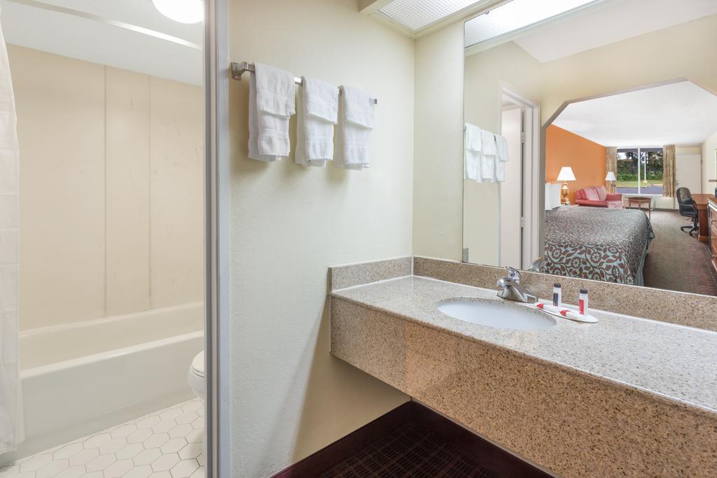 Days Inn By Wyndham Orangeburg South Extérieur photo